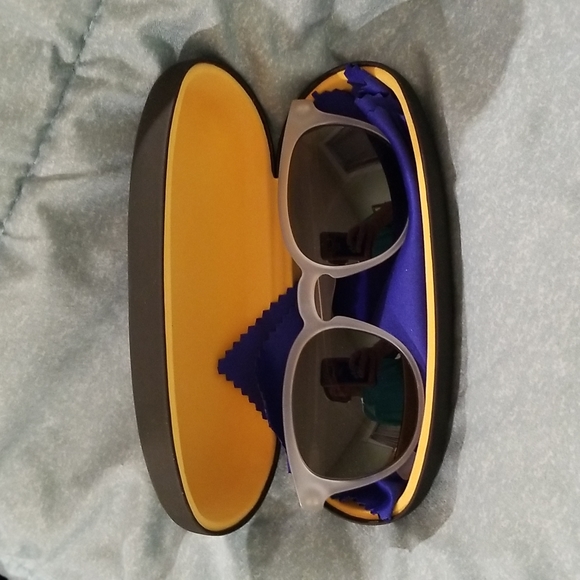 Suntrends Accessories - Suntrends polarized sunglasses